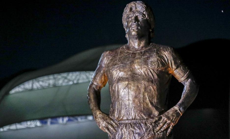 estatua-de-diego-armando-maradona_0_40_1024_637